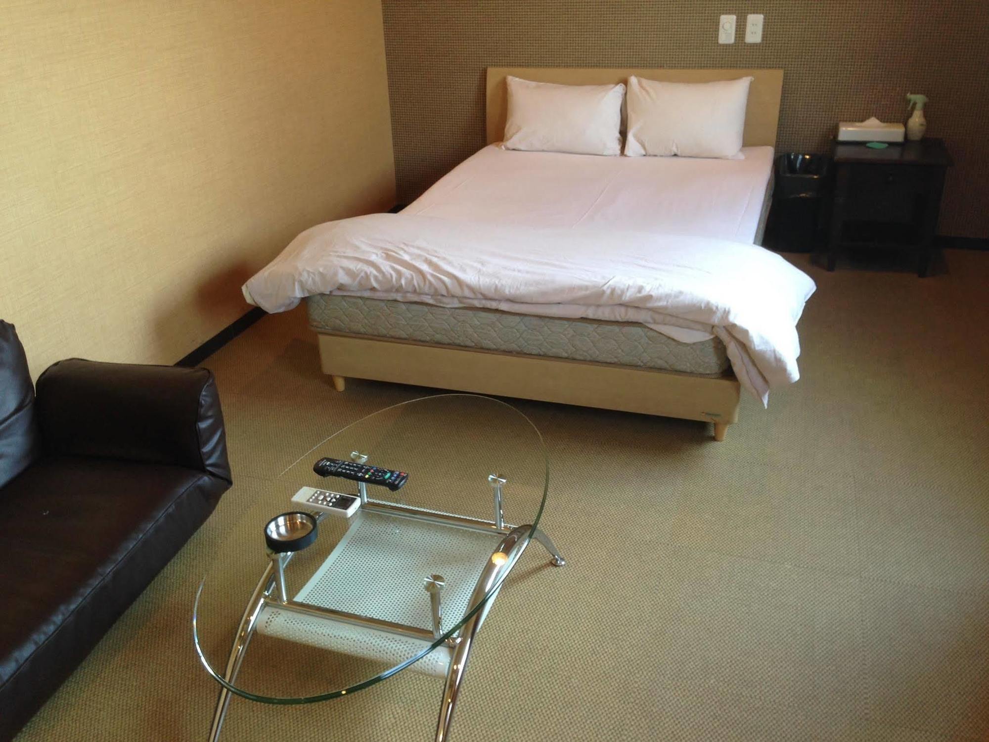 Uehonmachi Plaza Hotel (Adults Only) Osaca Exterior foto